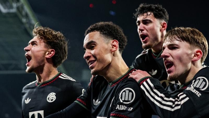 贺希宁在招笑这个赛道已经越走越远了，估计这会人设已经改不回去了